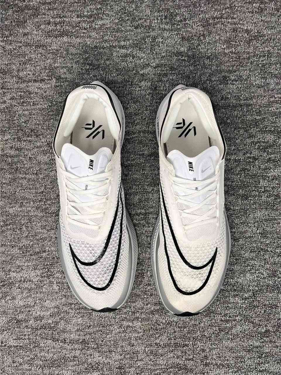 . 
Nike zoomX
 
باله فيتنامي غير مستعمل،  قطعتين فقط، 44,45 ، القطعه فوم مريح  لابعد الحدود، بنفس الوكت  وزنهه يكاد يكون صفر، تحتوي على فتحات تهويه لمنع   الروائح في القدم يعني تفيدك بالصيف والحو الحار،  القطعه موجهه للعدائين ، سعرهه 35 الف دينار، 

ادخل انستا شوف القطع القويه
https://www.instagram.com/hermes.storex?igsh=MTQwdWQ4OTZ1YmxoMg%3D%3D&utm_source=qr


**إذا كنت صاحب هذا الإعلان وتريد حذفه لأي سبب، رجاءا أرسل رسالة إلى الدعم الفني**