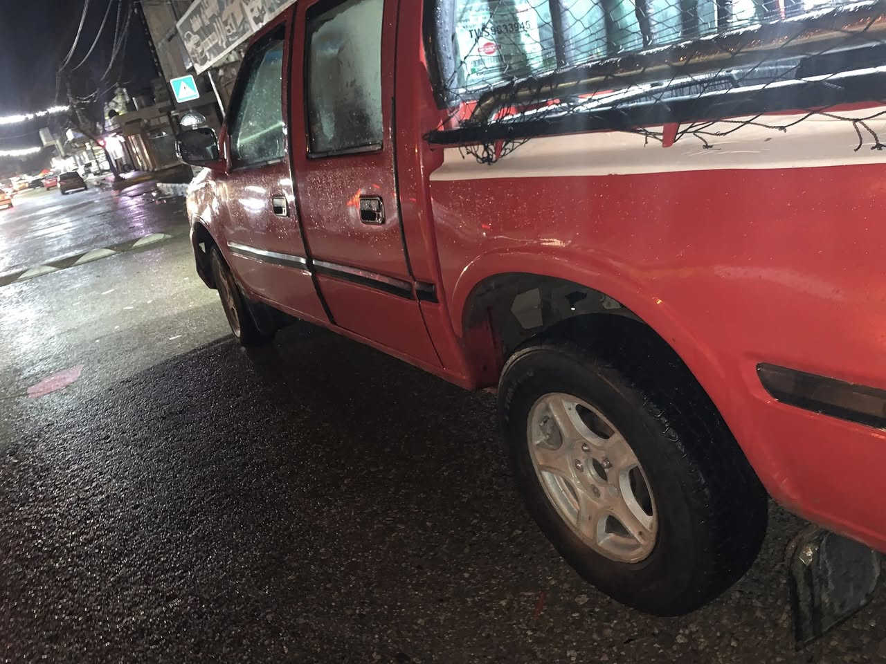 سەرەتا بەناوی خوای گەورەو میهرەبان گۆناو مۆدیل 2007 مەنەفێستی عەسل بەشەرتی گێرو مەکینەو عەکسل چوار تایەی باشی لەژێرایە   جام کارەبا  یەک چەمەلەخی پێوەیە کامل بۆیاخ بەس بۆ جوانی کراوە سەیارەکە زۆر تندوتۆلو بێ مەسرەف هی ماڵی خۆمەو هی مەعراز نیە کامل کارەبای مەزبوت بەرگە درگاو بەرگە کوشنی تازە تێگیراوە بۆ نرخ 
***********💯💯
