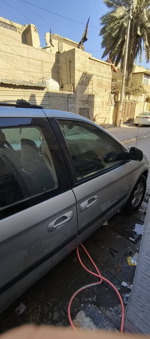 كرفان موديل 2006 باسمي ثلاثة قطع تبريد كشنات بلع داخله كلين مصبوغه حزام محرك 3300 مكانه الحريه الثالثه السعر 68مجال بسيط تلفون *********** بغداد, العراق
