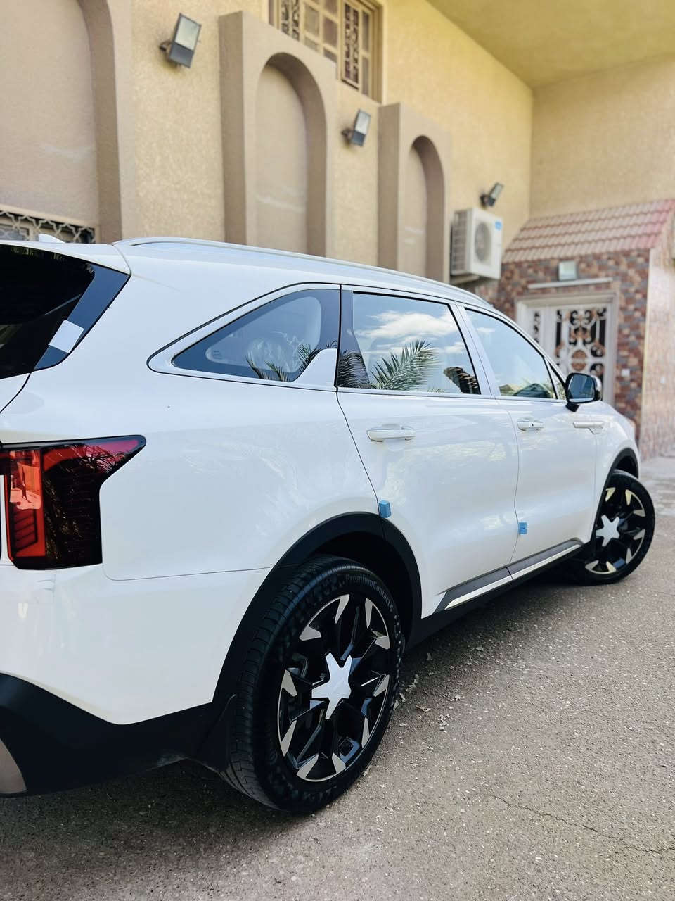 السلام عليكم سورنتو 2025 محرك 6 سلندر بانوراما ضمان شركة نيم مكفوله كفاله ماشيه 5900 كيلو كشنات جلد تدفئه وتبريد دبل كامره اناره مخفيه 64لون متغير لد نهاري ويل 20 سبير مانازل رقم اربيل بأسمي السعر 332 ورقه المكان بغداد الرقم ***********
