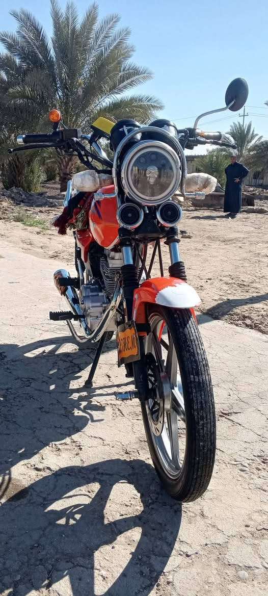 سلام عليكم دراجه للبيع ديون عضيم الون مالته لاصلي برتقالي اللبيع وراق سكنر موديل 23 دراجه نضيف شراي تصل ولا ما شراي عليك العبسا طلع من المنشر ***********☝🏼🫰🏻
