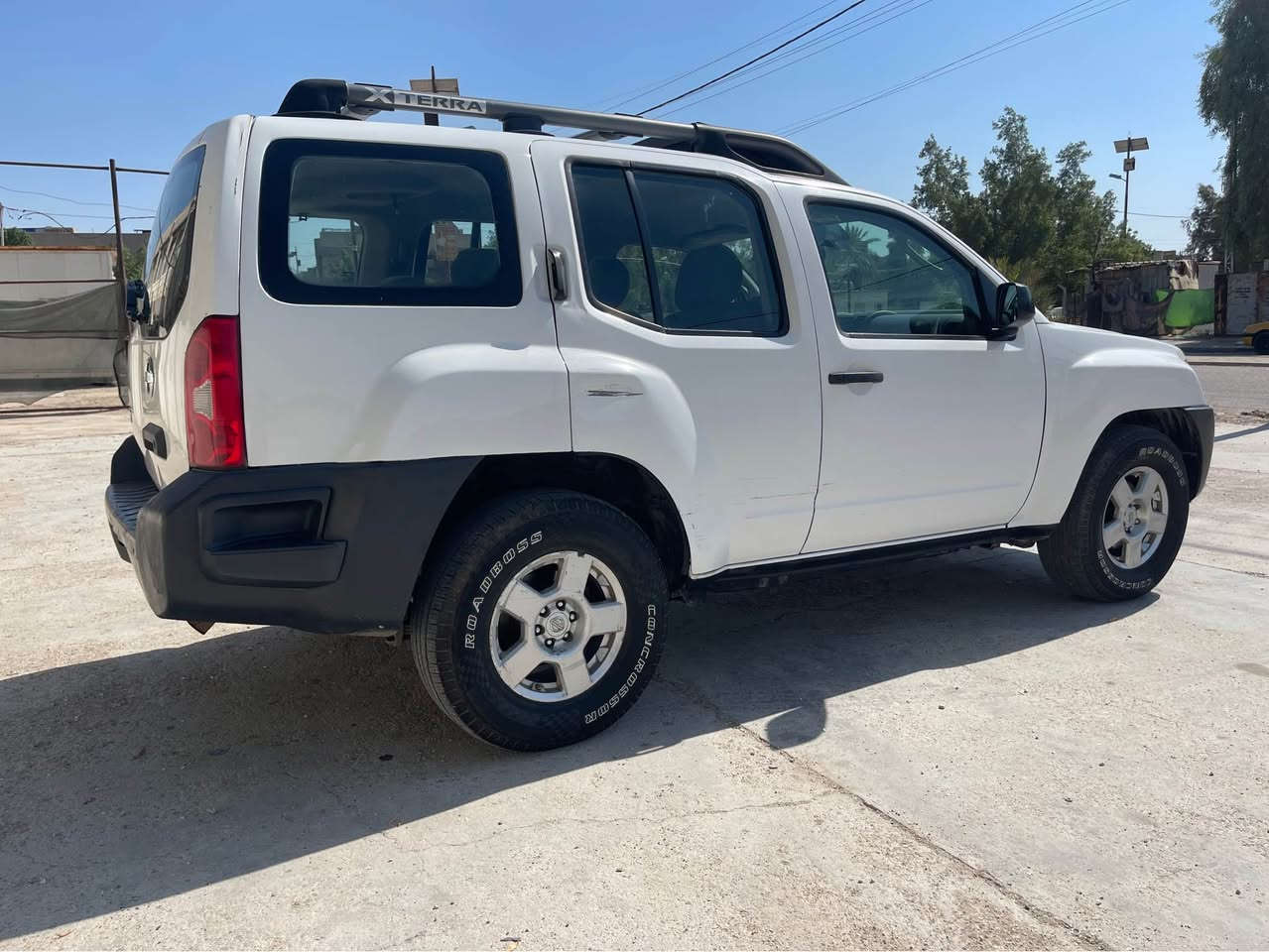 سلام عليكم نيسان اكستيرا موديل 2008 وراد امريكي امبدل بيه قطعتين باب و جاملغ السياره كاعد وجاهزه ومرتبه رقم بغداد الدولي بسمي شخصياً. مصبوغه احزام 
مكينه كير مكفولات 
صدر جديد 
منضومه بانزين جديد
نوزلات مجاول بلاكات كله جديد
تايرات جدد باتري جديد 
تبريد ثلج هم جديد كمبريسر 
السياره عليه ادامه كامله 
السعر 85وبيه مجال 

 مكان السياره بغداد الكرخ 
*********** بغداد, العراق
