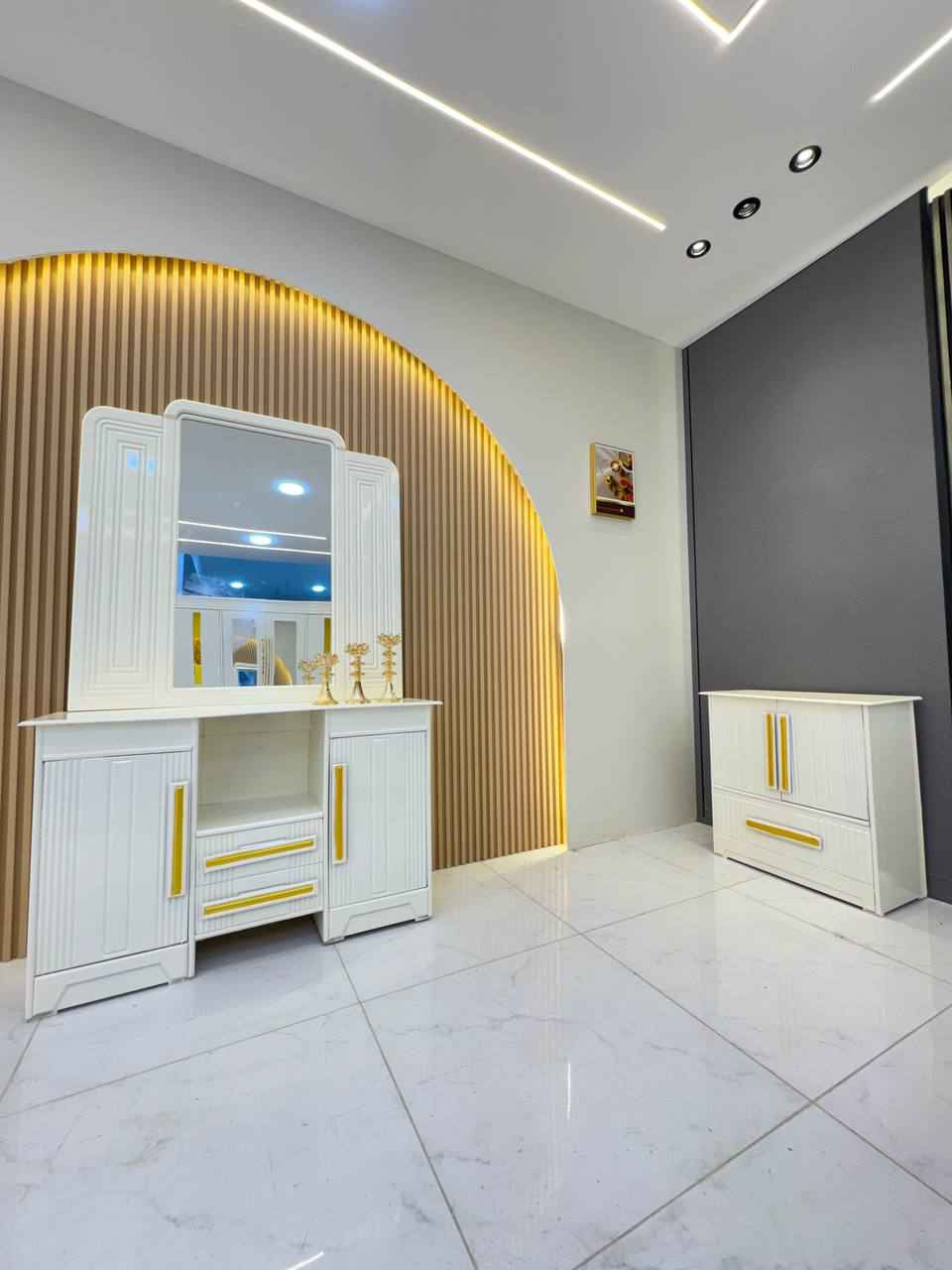 السعر // مليون و150 الف  فقط 😍

🔅تفاصيل الغرفة المرمري  ....

 خارج ٤ملم ام دي اف 🔺
وداخل معاكس ٣ملم 
صبغ حراري  درجة اولى 

عدد القطع  ٧ قطع 😍
🔺1 //جرباية  قياس  ١٦٠ × ٢٠٠ 
🔺//ميز جانبي ايسر قياس ٥٠
🔺2// وميز  جانبي  قياس ٥٠
🔺3// زاوية ارتفاع مترين عرض ٨٠
🔺4// وميز بلازمه  
🔺5//وميز مراية ارتفاع مترين عرض ١٢٠
🔺6// وكنتور ٦ باب  ارتفاع مترين و١٥ طول ٣ متر و١٥

القطعه الثامنة حسب الطلب شازلون
سعرها ٥٠ الف ❤️

(توصيل مجاني مركز بغداد )
التوصيل يشمل الشد مجاني 🔥
(اطراف ٥٠)
باقي المحافضات حسب البعد
شازلون سعرها ٥٠ الف
شازلون مخزن ٧٥ الف


**إذا كنت صاحب هذا الإعلان وتريد حذفه لأي سبب، رجاءا أرسل رسالة إلى الدعم الفني**