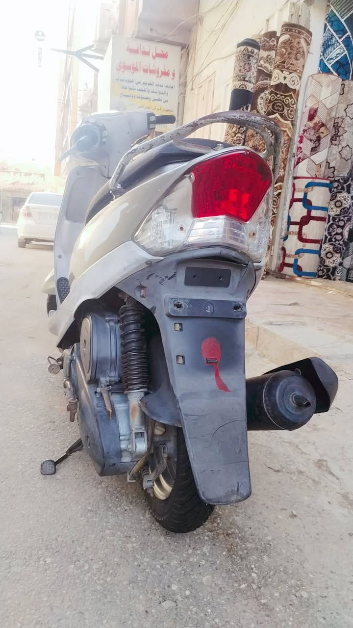 سلام عليكم شباب دراجه ماكس للبيع نظافه فول افحص ياله تاخد نازله من لرمبه قبل شهر من لحله لسعر اتصال على ***********
