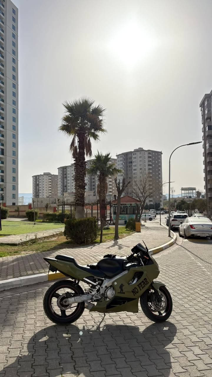 السلام عليكم شباب  f4i للبيع مكينه 600 نقص بس بگ لايت وياها كفرات مال كشن منفصل وسوبايه 
*********** واتساب 
المكان سليمانيه
