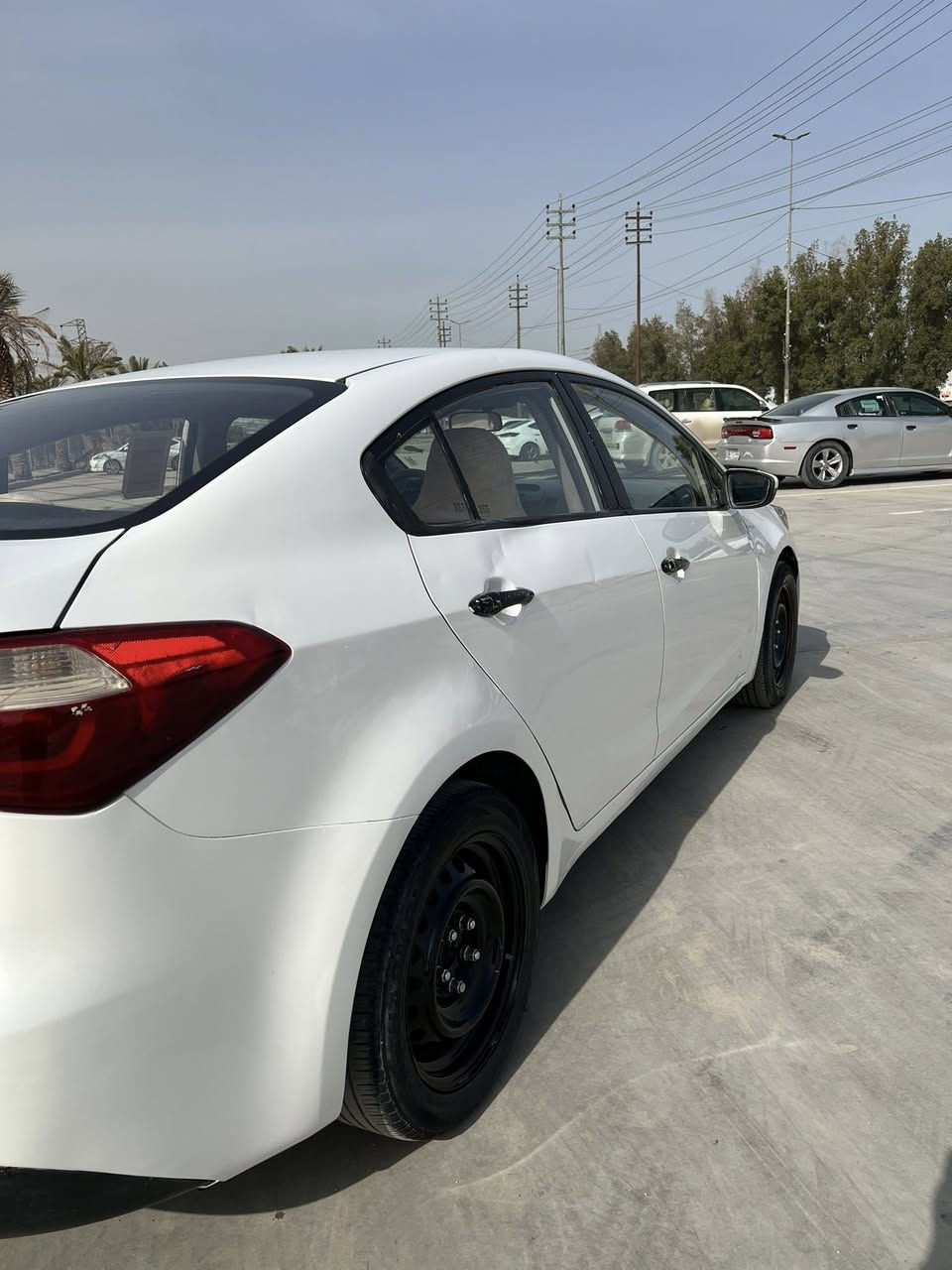 السلام عليكم شباب
الاسم /سيراتو خليجي
موديل /2014
الموصفات/ عاديه 
مكينه/1600 دوش مامفتوحه 
رقم العجله/27 ذي قار باسمي تحويل اي مكان رقم دولي هزه جديده
كير /اوتماتيك +عادي 
وارد خليجي /سياره بيه ضربه بل باب وره وهلاله 
بيه رشات بسيطه صبغ ابيع حزام صبغ لاتعبك ولا تعبني 
سياره اكفلك شواصي لغود تكم حوض جنطه 
1/شاشه تاب اصلي
2/تحكم استيرن قطعه وحده
3/دوشمه +عازل جميع السياره قبل 15 يوم سويته 
4/تخم تاير جديده 
5/تخم ويل 

السعر 100
مكينه وكير كفاله على شرط 
***********مكاني نجف الاشرف
