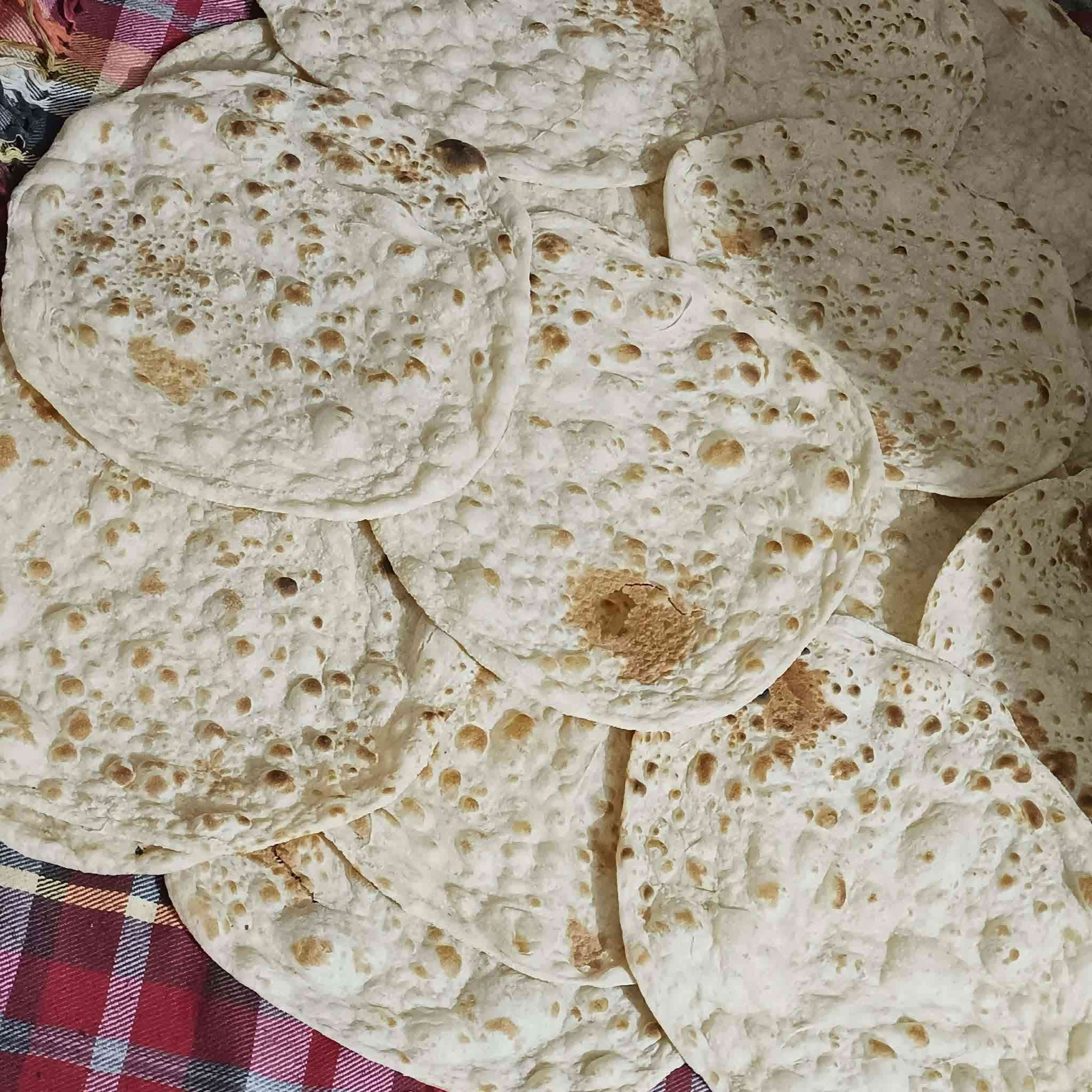 خبز الامام العباس عليه السلام 
خبز ابيض ٦بألف 
 خبز عروك بدون لحم خضروات فقط 
٤بألف مكاني الامين يتوفر خدمة توصيل‏
‪***********‬‏ واتساب فقط

