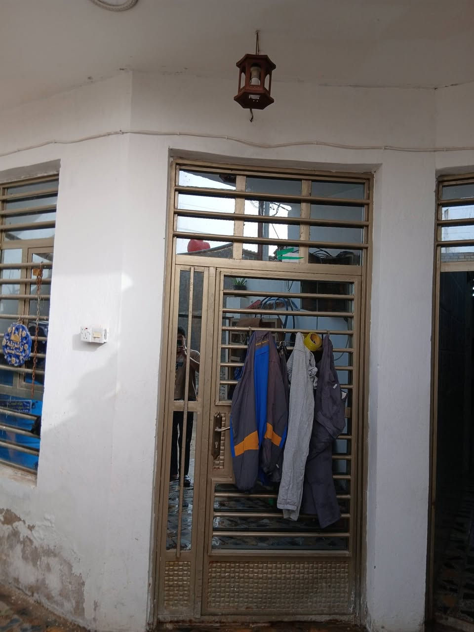 سلام عليكم بيت للبيع مساحة 100 متر منطقة علاوي الاسمر مقابل حي الكوفة شارع أسواق بابا اشتريلي جهة ام الكبر
بناء جديد وكامل 
السعر 68 بي مجال بسيط
***********
