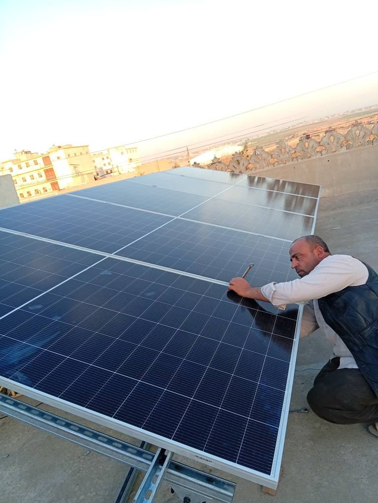 شركة الحربي للطاقه الشمسية
⭕ روح المبادرة والمسؤولية هي ما يدفعنا لتقديم أفضل الحلول التي تناسب إحتياجاتك وميزانيتك 💰

—————————————

تنصيب منضومات طاقه شمسيه 

                         #الموصل #حي #الانتصار (الاخ مروان) 

                 تعملا١٠امبير نهاري ٥امبير ليلي

            يوجد نظام اقصاط————————————

انفلتر  ضمان ١ سنه من تاريخ الربط 

⭐️ بطاريات #ليثيوم   ضمان 5سنه من تاريخ الربط 5كيلو واط عدد1تمتاز هذه البطاريات بقدرة تفريغ #ل80٪ من سعة البطارية وعدد #دورات 6000 دورة بعمر افتراضي15 سنة 

⭐️الواح شمسيه لونجي سعة 615 واط وجهين (Bifacial) نوN-18باس بار 

⭐️قواعد حديد مغلون 

⭐️اسلاك خاصة بالتيار المستمر DC 

⭐️اسلاك خاصة بالتيار المستمر DC

⭐️قواطع خاصة بالتيار المستمر DC 

⭐️توصيلات MC4 

⭐️اجهزة الحماية

ــــــــــــــــــــــــــــــــــــــ

✨متوفرة الآن أجود أنواع المنظومات :

⚡ المنزلية

⚡التجارية

⚡الزراعية  يتوفر 20 حصان 30 حصان  40 حصان 50 حصان 

نحن نضع حداََ للحلول المؤقتة والإنتظار  👌🏻

اطلب الآن المنظومات المصممة لتناسب أي منزل وأي مشروع ✨

للحجز والاستفسار اتصل على الرقم *********** محمد
