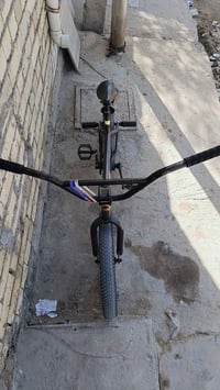 شباب بايسكل bmx جيتي للبـيع مال حركات شباب البايسكل نضيف كلش وصار شهري...