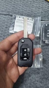 ٣ قطع • بصمات سيارة • خريطة