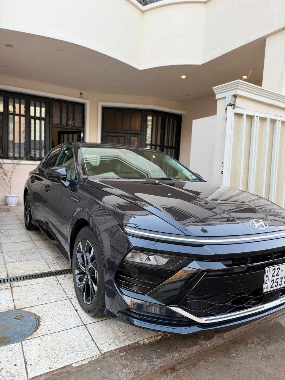 سوناتا 2025
بجم كبس بعدها وضع زيرو شرط 
محرك : 2500 
داخل ابيض مميز 
فول السياره عدا فتحة 

بصمة 
بصمة ابواب 
بصمة جنطه مع حساس اوتو 
تشغيل عن بعد 
لد امامي خلفي 
نقط عمياء 
رادارات امامي خلفي وجانبي 
كشنات كهرباء 
تبريد بيانو شاشه منفصل 
عدادات الكترونيه متغيرة 
شاشه حجم كبير تدعم ابل كار بلي 
كامره خلفية دقه hd 
داخل مطعم كاربون فايبر 
اوتو هولد 
سايد بريك اوتو 
فول تحكم ستيرن 
مع قياده ذاتيه ذكية 
شفتات ستيرن 
كير تعليك حديث 
لايت 3 عدسات 
مود درايف متغير 

صبغ فقط مسطره الجنطه
بدون دواخل بدون ايرباك 
شرط باقي سياره كفاله عامه 

عنوان كاظمية جكوك 
السعر :195 
استفسار : ***********
