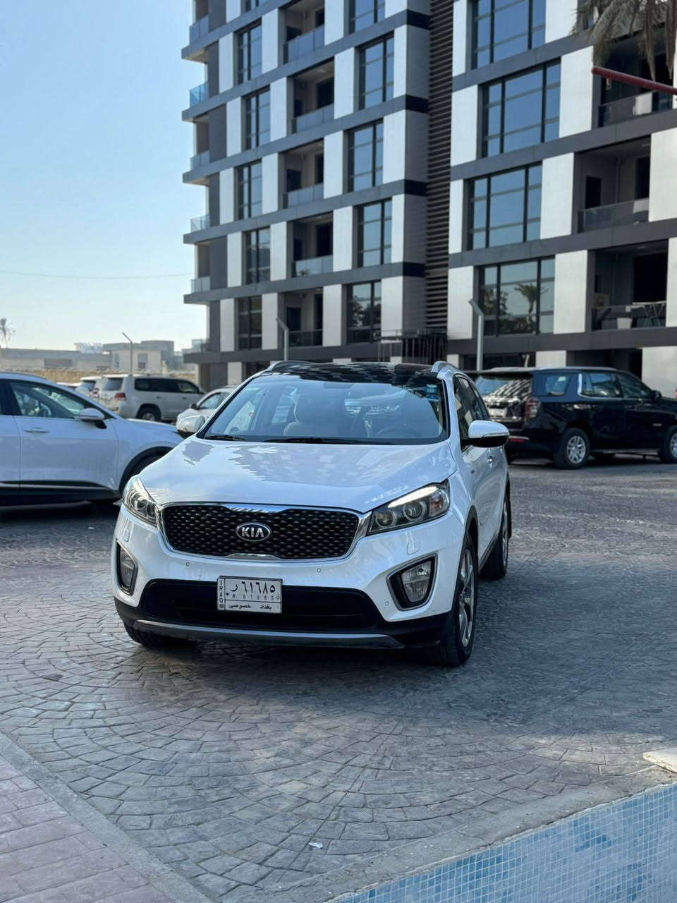 السلام عليكم
سورنتو لون  ابيض خليجي فول مواصفات. رقم بغداد باسمي تحويل ثاني يوم  رقم انگليزي جديد
مواصفات، 
بانوراما 
شاشة 
حساسات امامية 
حساسات خلفية 
كامرة
زراگ لايت 
ترحيب 
مكينة 6سلندر 
فور ويل 
تشغيل بصمة 
ابواب بصمة 
جنطة كهربائي 
فور ويل 
3قطع تبريد 
7راكب 
كشنات جلد بلاد 
گيجات زئبقي 
*********** متواجد واتساب
السيارة جديدة بمعنى الكلمة ودينار متصرف عليه مكينة وكير بشرط  ممخلين سبانة عليهن السيارة كفالة عامة عدا هاي الطخة بخشم البنيد مكان السيارة ديالى خان بني سعد سعره221واقة
