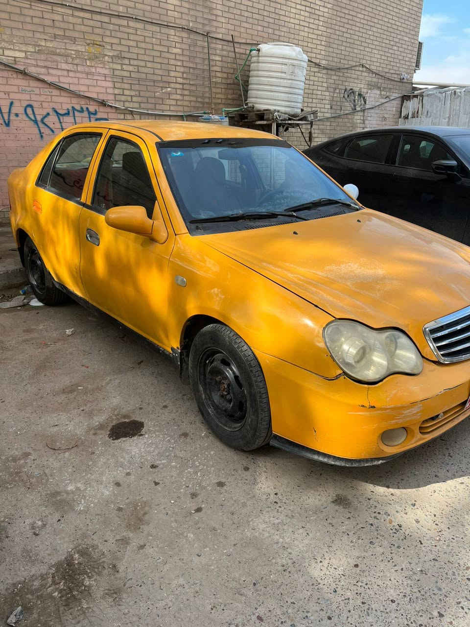 السلام عليكم 
جيلي سي كي موديل ١٢ رقم انكليزي بابل مصفره هيئة وغرامات هزة جديدة سنوية جديدة
كير ومحرك شرط 
تبريد شغال وثلج 
حدادية جيد جدا
سنتر لوك 
تحكم مري
كهربائيات شغالة 
بدون ضرر وبدون حادث 
وبدون صبغ فقط مكانات تلقيط خياس ودواير 
تحويل ثاني يوم
   السعر ٢٧ مجال بسيط
السيارة بغداد الكرادة
متواجد واتسب
*********** بغداد, العراق
