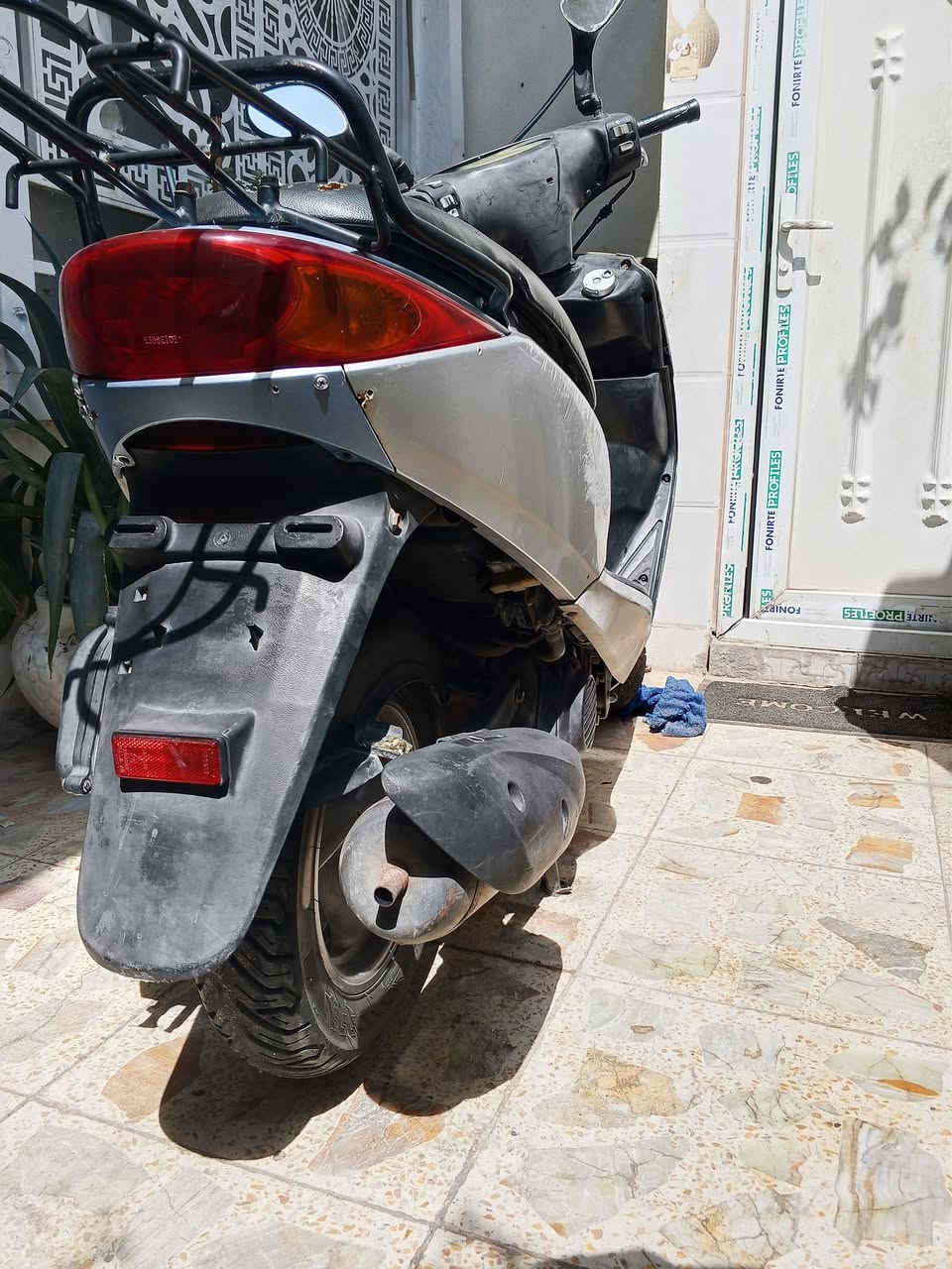 لبيع كفاله سعره ٥٠٠ مكاني بغداد الشعب ناقصه باتري تشتغل هندر كلشي شغل بيه رقمي ***********
