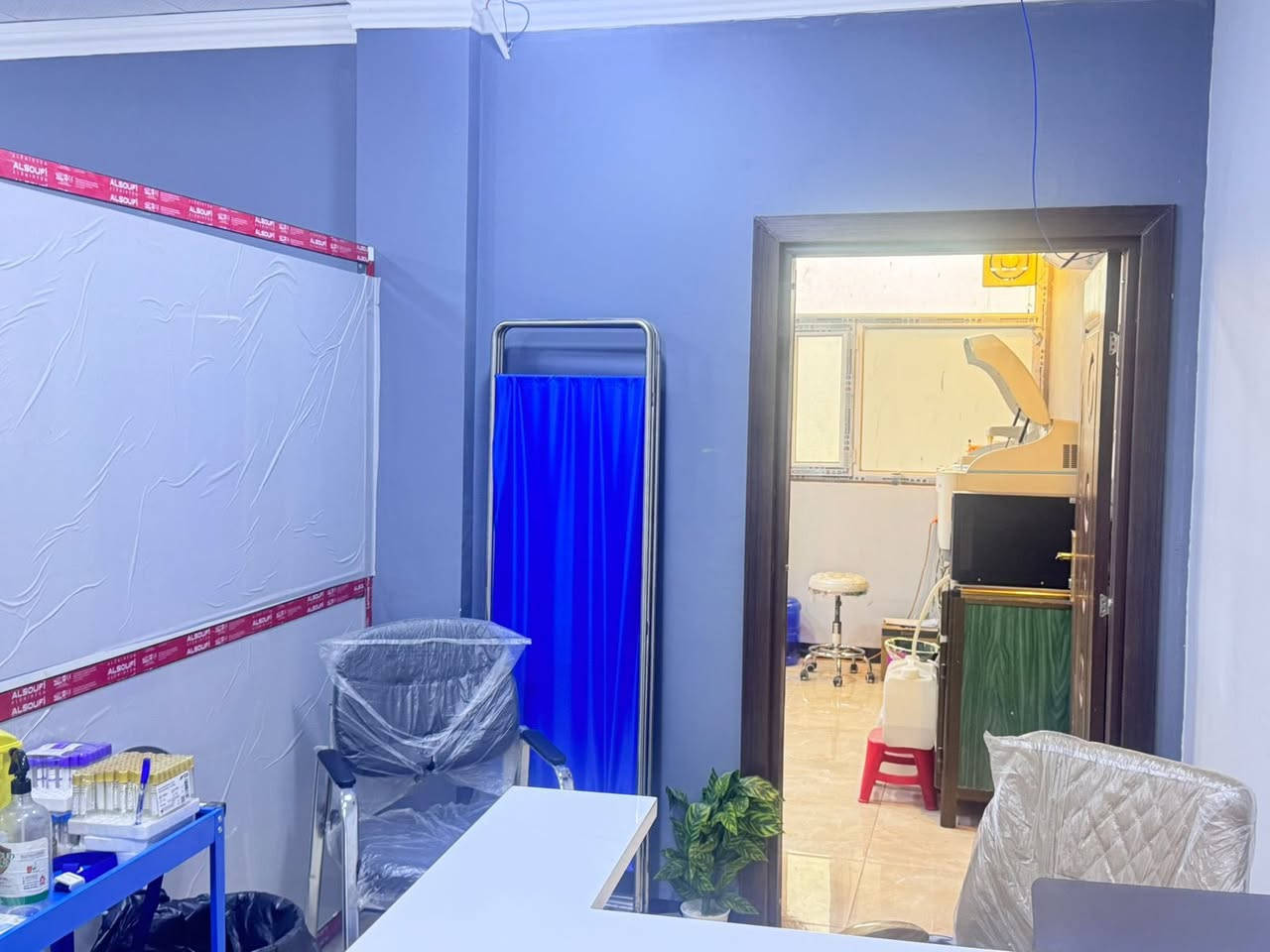 على بركة الله . مختبر سنتر (لاب ) للبيع في محافظة كربلاء / حي الغدير  المختبر مجهز تجهيز حديث - جهاز هرمونات - جهاز كيمياء - جهاز CBC - جهاز TSB- جهاد ايكروما ٢ -كذلك الاجهزة الاخرى المطلوبه والواضحة بالصور 
ملاحظه مهمه اخوان المختبر مع الاجهزه معروض للبيع 
المختبر يحتوي على اجازة (كيمياء - احياء مجهريه )
للجاد في الشراء الاتصال على الرقم 
***********
المختبر بي شركاء ثنين واحد عنده ظرف مادي والثاني ممكن يبقى بالمختبر .
