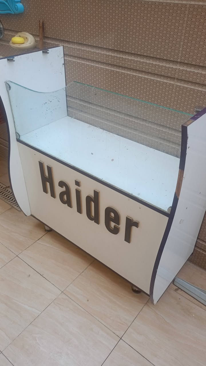 ميز وفاترينه جاهزات
***********
