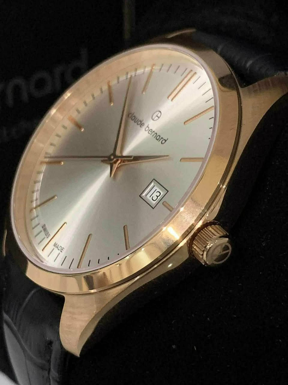 السلام عليكم.......
ساعة CLAUDE BERNARD سويسري اصلي بطارية 
نافذة للعرض التاريخ 
القطر ٤٢
مقاوم للماء ٥٠م 
سير جلد معلم 
جديد غير مستعمل مع العلبة الأصلية وبطاقة الضمان 
السعر ١٠٠الف 
يوجد توصيل ***********
