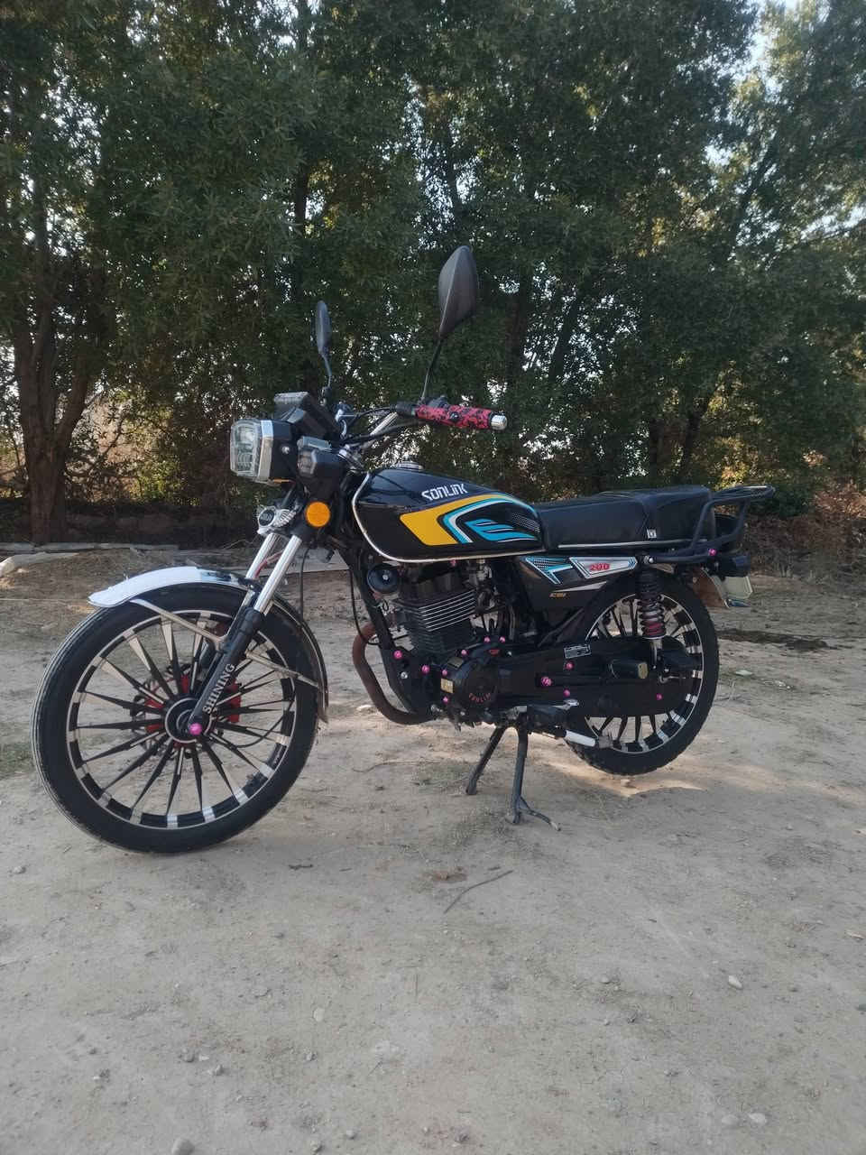 السلام عليكم دراجة 2025 ضاغطة وزنجيل. 200ccمكفولة كفالة عامة دراجة ما مفتوحة السعر 850 وبيهة مجال المكان واسط عزيزيه للستفسار ***********
