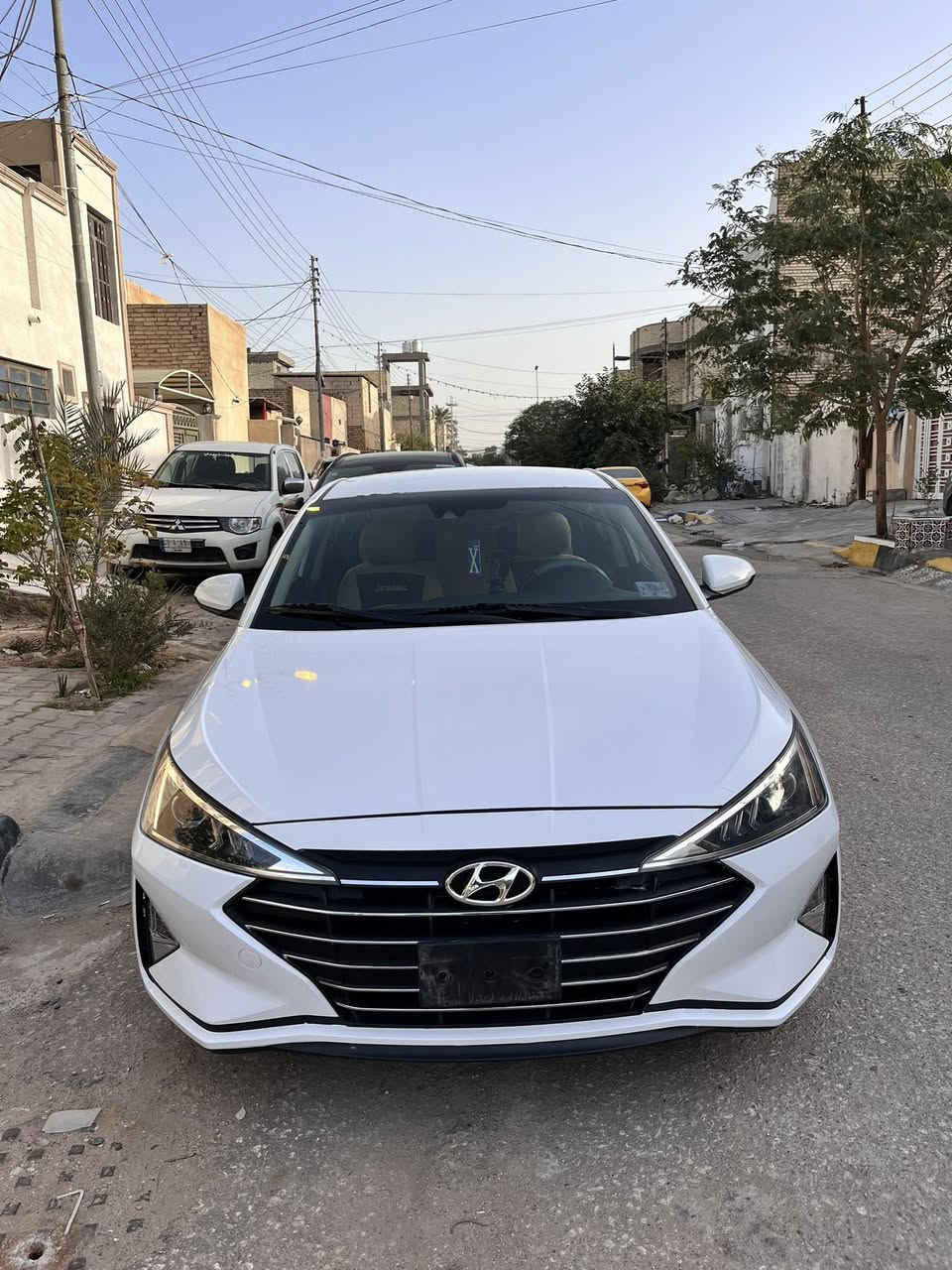 سلام عليكم
النترا 2019 أمريكي 
مواصفات 
محرك 2000 دوش 
رادار جانبي + نقطه عمياء 
رادار امامي 
تحكم ستيرن 
قياده ذاتيه 
تحديد مسار 
مثبت سرعه
درايف مود ( Normal / Sport / Smart )
ابل كار بلي + اندرويد اوتو 
شاحن وايرلس + AUX 
مانع تصادم 
كامره خلفيه 
تبريدها ثلج ❄️ 
العنوان / كربلاء 
السياره مبدل بيها دعاميه وبنيد فقط 

 ***********
