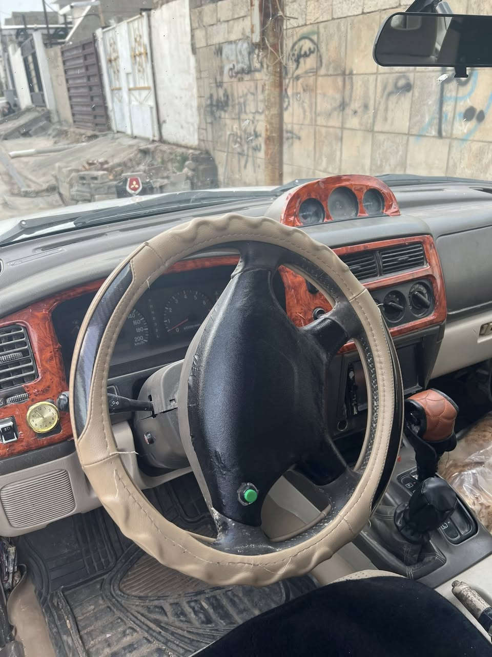 مستبوشي نتافيا 2006 للبيع *********** السعر ٦٠ محرك كير تبريد حلوه بس واكع عليه المحل مصلحه
