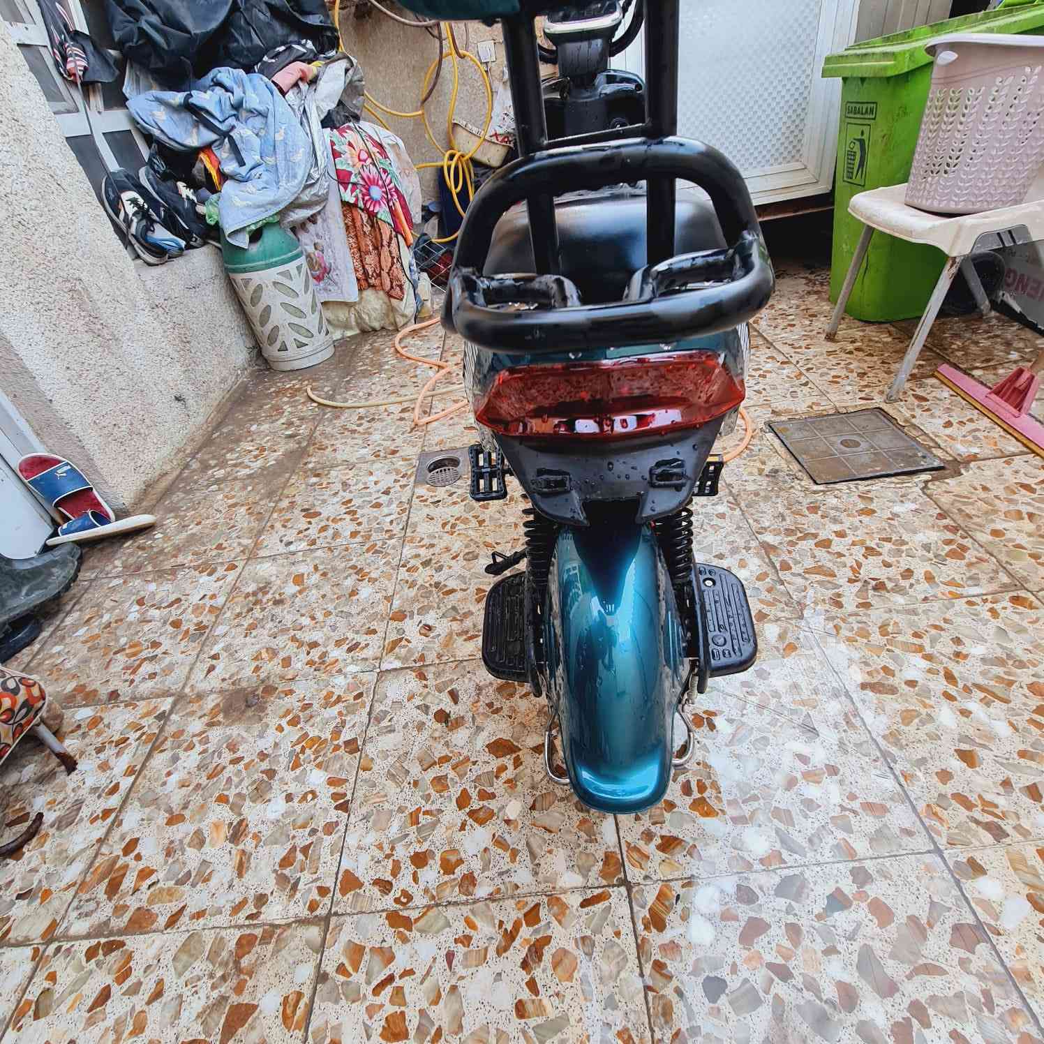 السلام عليكم شباب عندي دراجه شحن للبيع جديده الله شاهد ما مستخدمهه لان طريق شغلي بعيد رايدهه ب٣٠٠ مكاني بغداد حي الجهاد رقمي ***********
