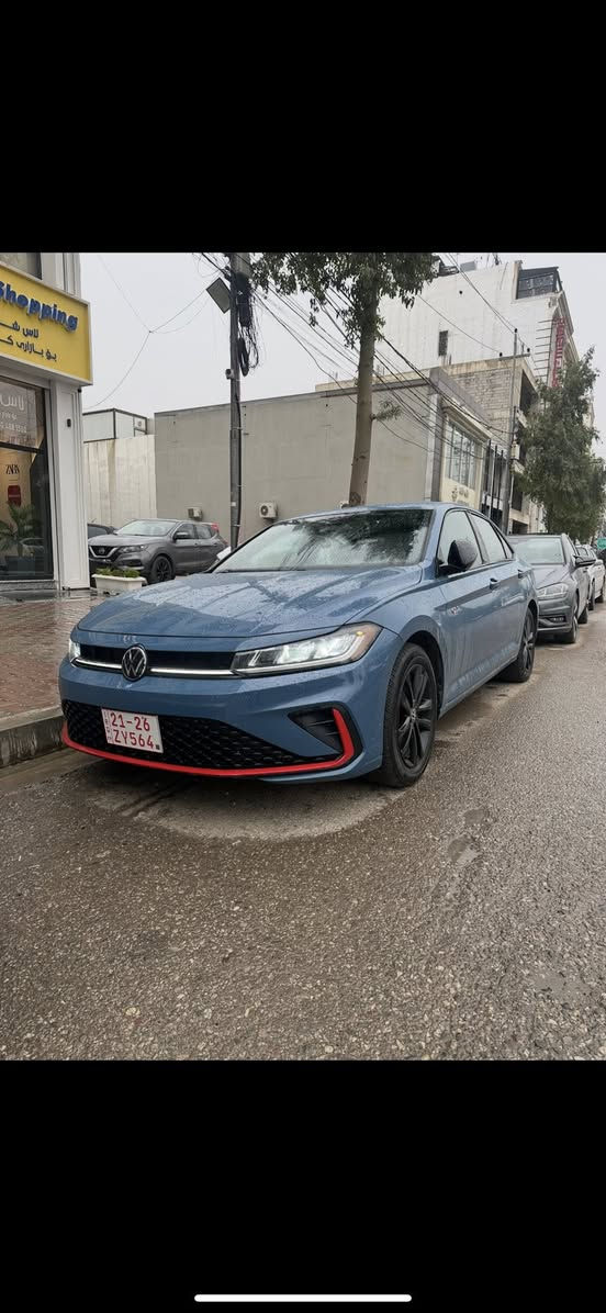 Jetta sport 2025
رەنگی شینە نوێکەیە 
دو دەرگای سبوخە لەگەل بستەک چاملغی سبوخە
بێ ژورێ و بێ ئێرباگ شانیشی نەتەقیوە 
60.000 km 
کوشین گەرم 
پێش و پشت رادار 
سەیارەکە شوتەی سپۆرت ی بۆ بەستراوە 
سیستەم گزۆز کۆنترۆل کۆراسای بۆ بەستراوە 
سەیارەکە رەقەم کراوە هەولێرە 
***********
