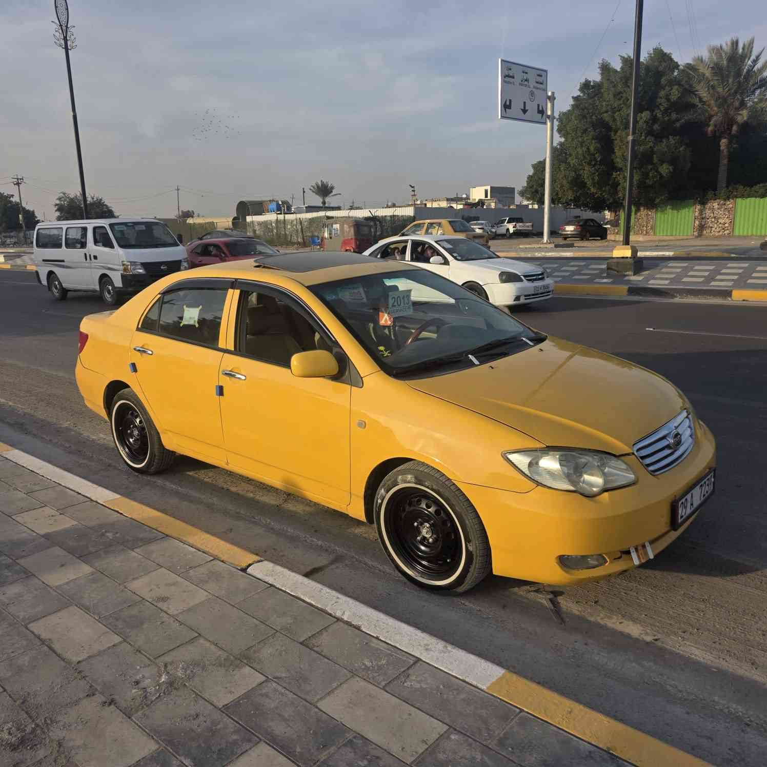 سلام عليكم ابيوادي موديل 2013سياره مكفوله من ضربه وصبغ مكينه وكير مكفولته تخم تاير جديد صدر مامي وخلفي جديد تبريد دفهه شغل رقم واسط تحويل مباشر سنويه جديد هزه جديد مصفره هيه وغرمات السعره 48مكاني بغداد بلديات وهذ رقمي ***********
