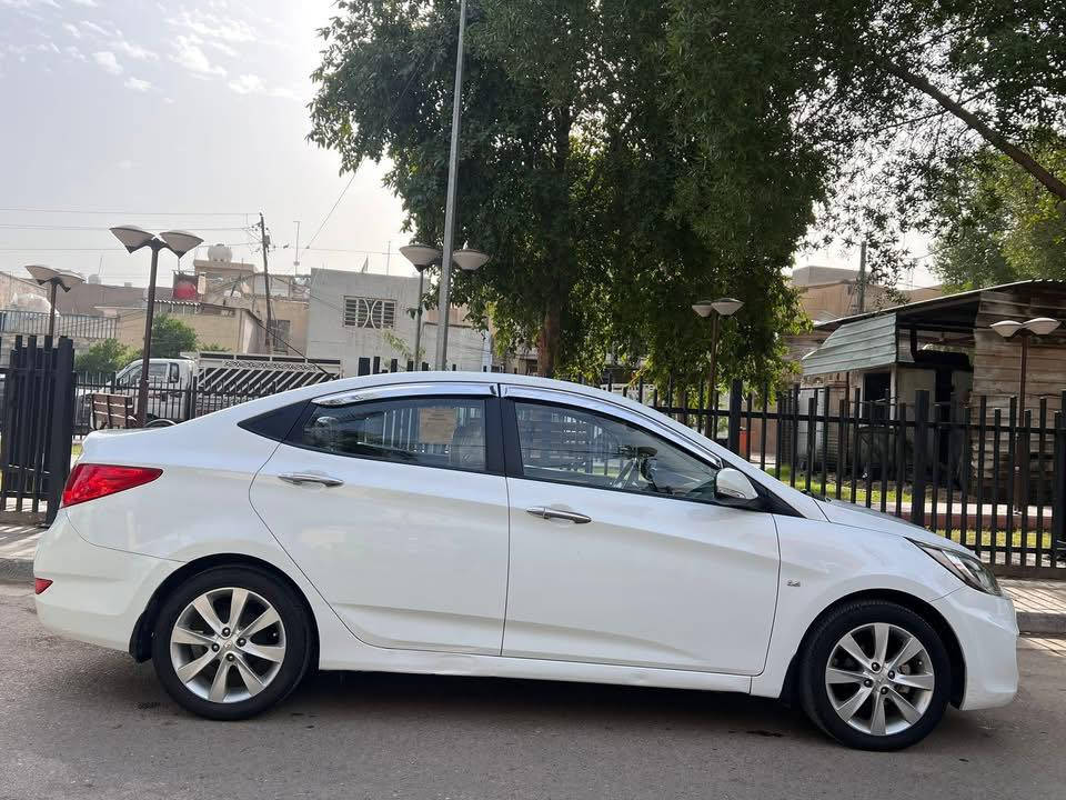 اكسنت موديل2012 بدون صبغ موصفات فول للخير. شاشه كامره فتحه سقف تحكمات ستيرن جهيتين اناره داخليه ويلكب عدد 5 دواخل بيجي عله وضع شركه  محرك 1600 ماشي95  مكان السيارة بغداد الكرخ￼￼***********￼
