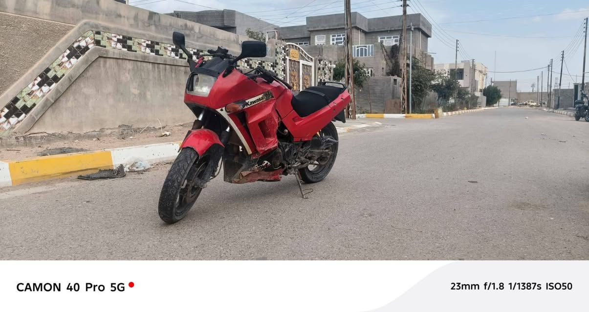 السلام عليكم  
دراجه كاوسكي للبيع

موديل 2001

دراجه بستمين 2.    250s

دراجه شغاله ومحرك بلادي  

نقصها بس صلف  دراجه تشتغل وعلى فحص 

***********
