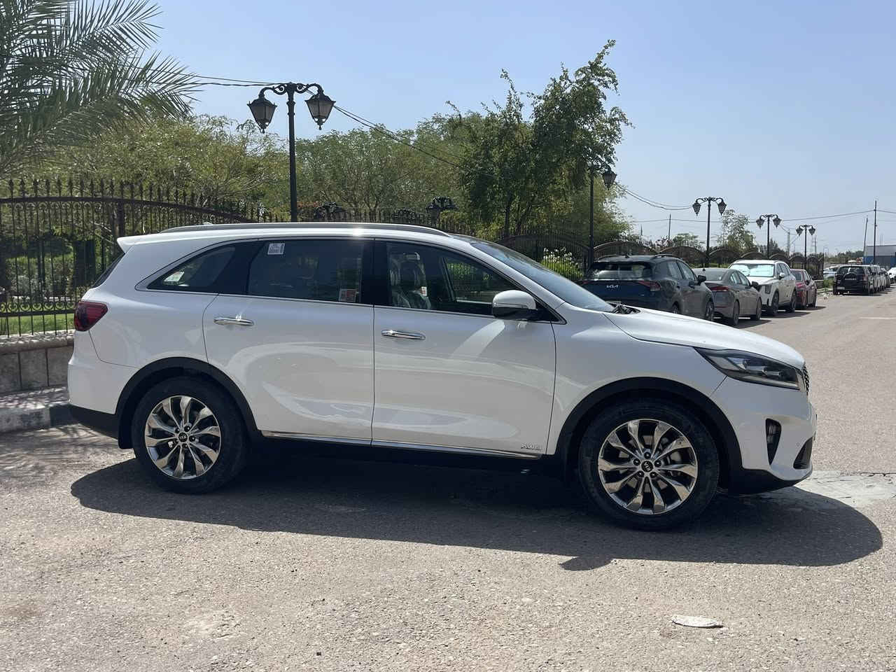 السلام عليكم كيا سورنتو خليجي  موديل2019 بدون قطره صبغ بس بارد بسيط سونار مرفق مع المنشور الموصفات فوول الفوول كشنات جلد كهرباء تدفئ تبريد بلكشنات بنروما مري شفط خمس عدسات باب كهرباء سته سلندر شحن واير ليس لتليفون شاشه كار بلي بك ليت لد نهاري هندبريك دكمه ماشيه 81الف كيلو السياره جديده بمعنه الكلمه كير محرك برغي ممفتوح بيهن تخم تاير صدر امامي خلفي كله جديد العنوان بغداد البياع السعر ب 245$وبيه مجال بسيط حك الجيه ***********/***********
