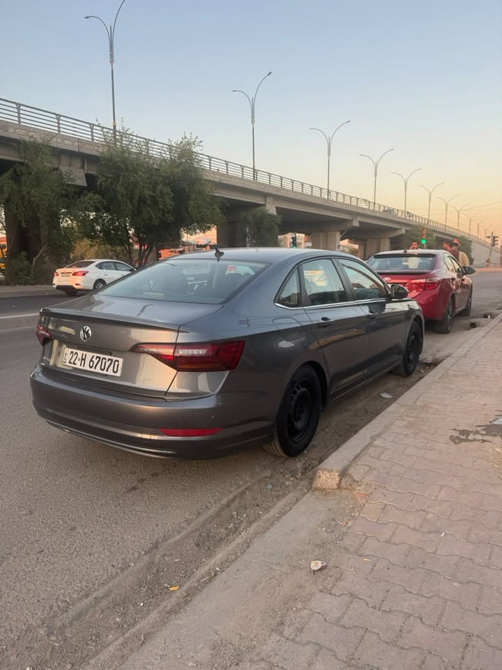 Volkswagen jett. 2019 S
السلام عليكم ٫ للبيع فقط

السياره( گير عادي )

السيارة مواصفات الs معروفة : 

-- المصابيح الاماميه والخلفية led و auto 

-- شاشة وكامرة خلفية والشاشة تدعم نظام apple carplay و android auto و mirror link

-- نظام atuo start stop engine 

-- مودات قيادة ايكو 

-- مداخل type c عدد 2 

-- نظام تثبيت السرعة 

-- نظام الاوامر الصوتية  

-- نوافذ امامية وخلفية auto

-- الحادث :

السيارة وارد كندي حادثها فقط دعامية نازلة ونفسها مكعديها 
العنوان كركوك حي العسكري 
السعر 112 بيها مجال قليل 
سياره ولا مسج 
سبير وجطلات كاملة  
***********
سياره دبل سويج 
دفتر بنزين 
شرط بدون تكحيل 
شرط كلشي بلادي حته بلكات نوزلات كلها ع بلاد
