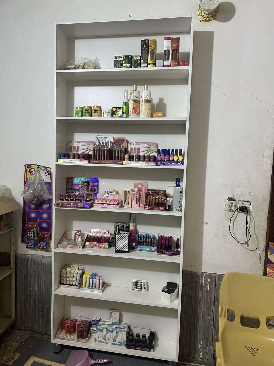 طباخ للبيع مع رفوف شرط نضافه
***********
