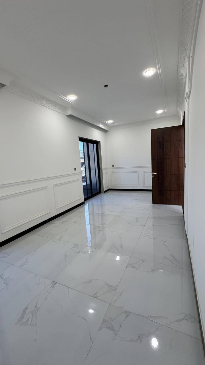 للبيع 
بيت حديث زيرو مساحة (80) متر واجهه (8) متر 

3 طوابق بموقع مميز وراقي جدا 

الطابق الأول ( استقبال صاله مطبخ و غرفة نوم وخدمات ) 

الطابق الثاني ( غرفتين نوم وخدمات ) 

الطابق الثالث ( غرفه نوم وبيتونه )

شارع فلسطين / تقاطع النخله / ظهر التجاري
 
للاستفسار *********** 

يوجد واتس اب
