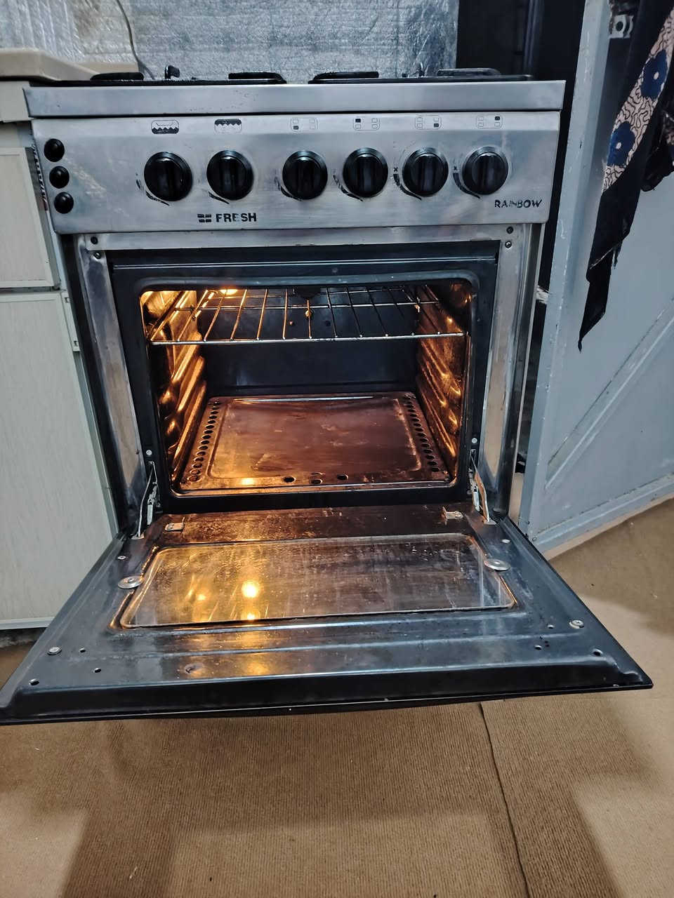 طباخ للبيع مصريه 4 عيون شغاله فرن شغال نضام بواري موصل  يارمجة الشرقية رقم مبايل *********** 
سعر 120 بي مجال
