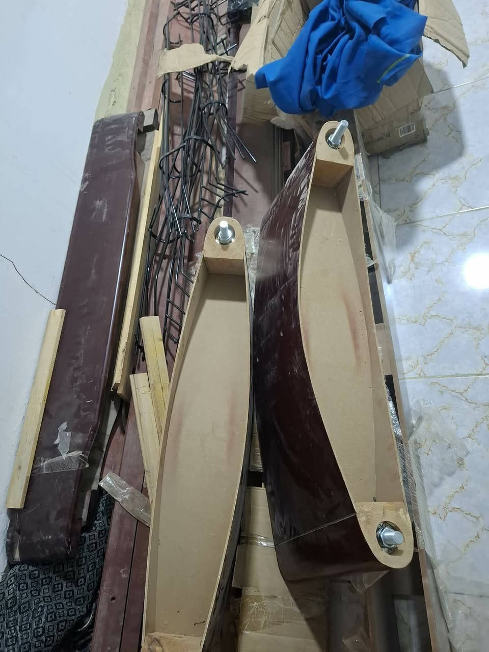 السلام عليكم ميز بليارد جديد بالكارتون لسه ما منصوب نقص كشنات جديد بالكارتون تواصل عل رقم فقط  مكاني حله ***********
***********
