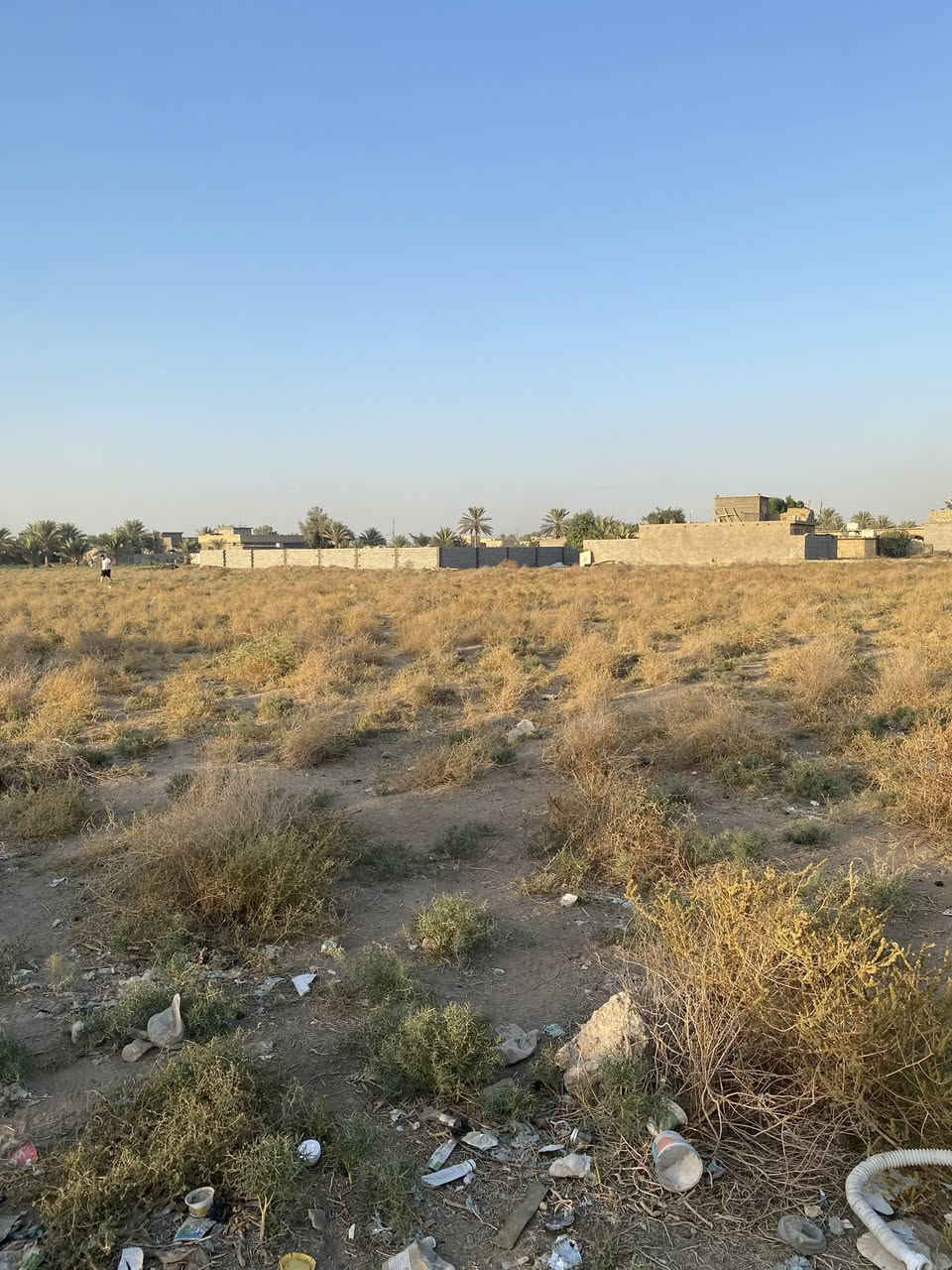 سلام عليكم دونم للبيع المنطقه القادرية خلف مرور التاجي مدخل المنطقه مجاور مجمع الوافي بسعر مناسب المنطقه سكنية بالكامل متوفر ماء كهرباء منطقه متكامله الخدمات سعر خاص او اتصال ع الرقم ***********
