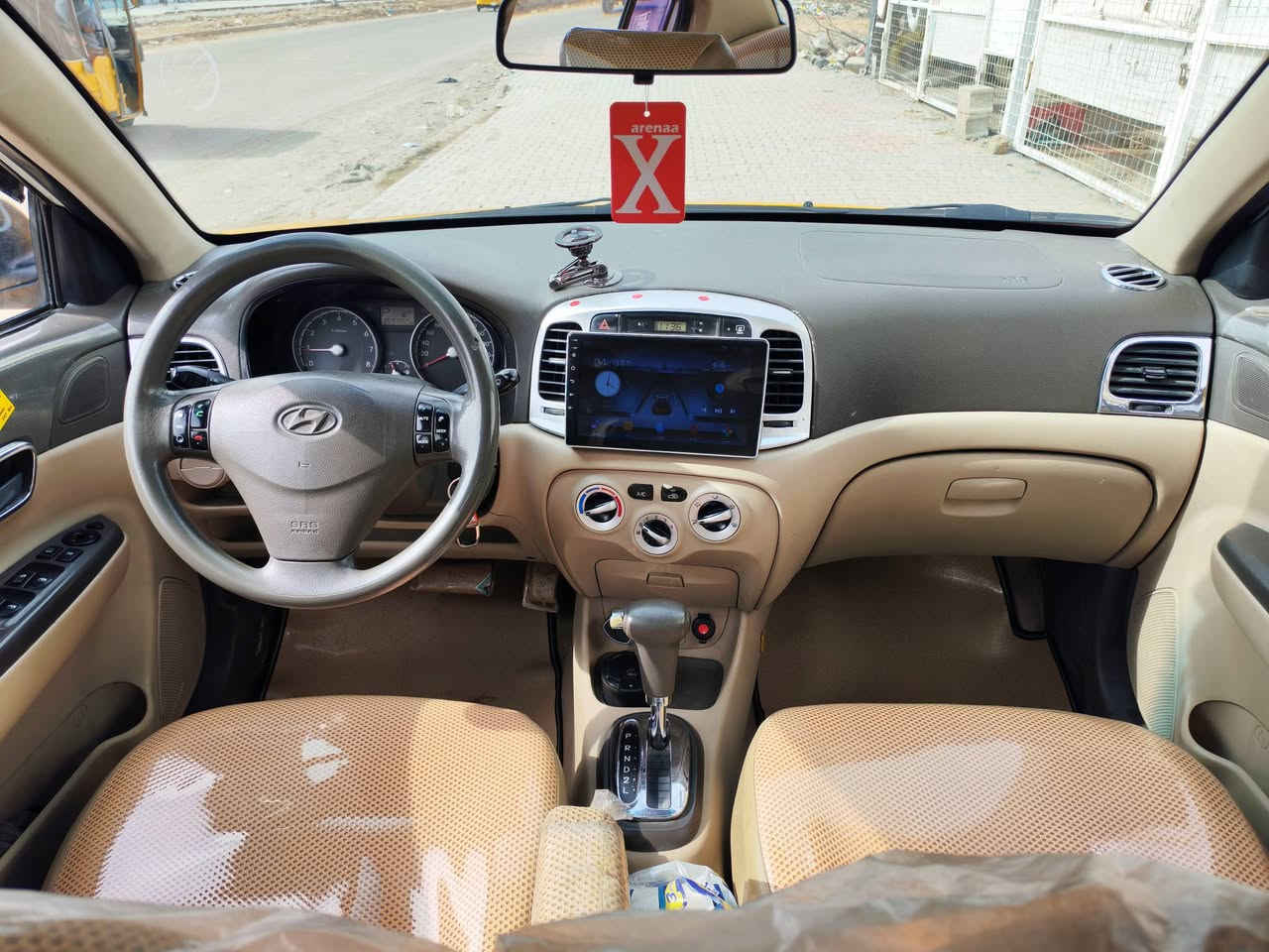 يالله
السلام عليكم 

أكسنت خليجي مديل2010
بدون ضربه معجون سياره جديده  
محرك كير تبريد مكفولات
تخم تاير باتري جديد 
دوشمه عامه جديده 
سياره مابيه أي نقص 
رقم أنبار دولي بسمي تحويل ثاني يوم 
هيه غرامات مصفره  
السعر 90وبيه مجال بسيط 
مكاني بغداد الحسينيه 
***********
