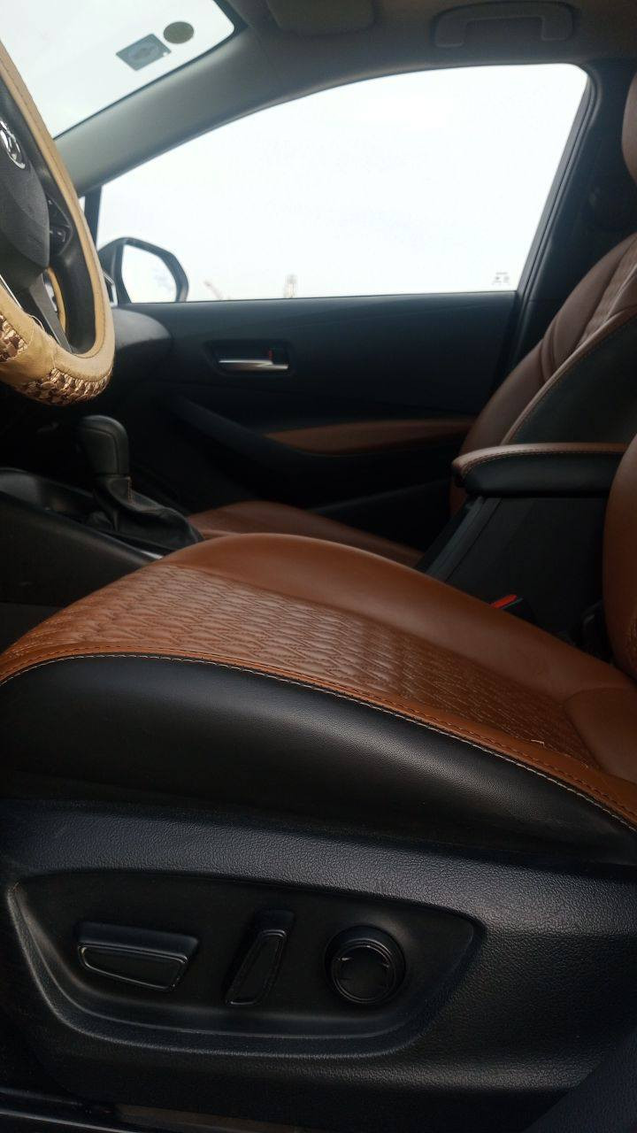 السلام عليكم 
سيارة كورلا هايبرد ليفان موديل 24 الشكل الأمريكي 
كفالة عامة السيارة من صبغ أو حادث مكفولة 
سونار مرفق
رقم بغداد باسمي و سنوية جديده و داخلة هزة 
مواصفات فول
 فتحة سقف
و بصمة بيبان و تشغيل 
سياقة ذاتية وتحديد سرعة 
رادار 
كشنات جلد جبلي مطرز

كشن كهربائي بالإضافة إلى (( ميزة منفاخ  تعديل أسفل الضهر بالهواء جداً قليل تجي هاي الميزة بالكورلا ))
بصمات عدد ٢
اوتو هولد
سايد بريك بصمة 
ثلاث انضمة قيادة 
مانع انزلاق 
شاشة كبيرة 
و كامرة دوارة
و بعد أكو مواصفات ما اذكرهن صراحة 
كير محرك تبريد كهربائيات مكفولات 
حدادية مكفولة
تايرات بعدهن مال شركة أسبير مال شركة ما نازل 
مكاني بغداد 
السعر ١٤٩ و بيها مجال قليل حك الجية 
***********
*********** بغداد, العراق
