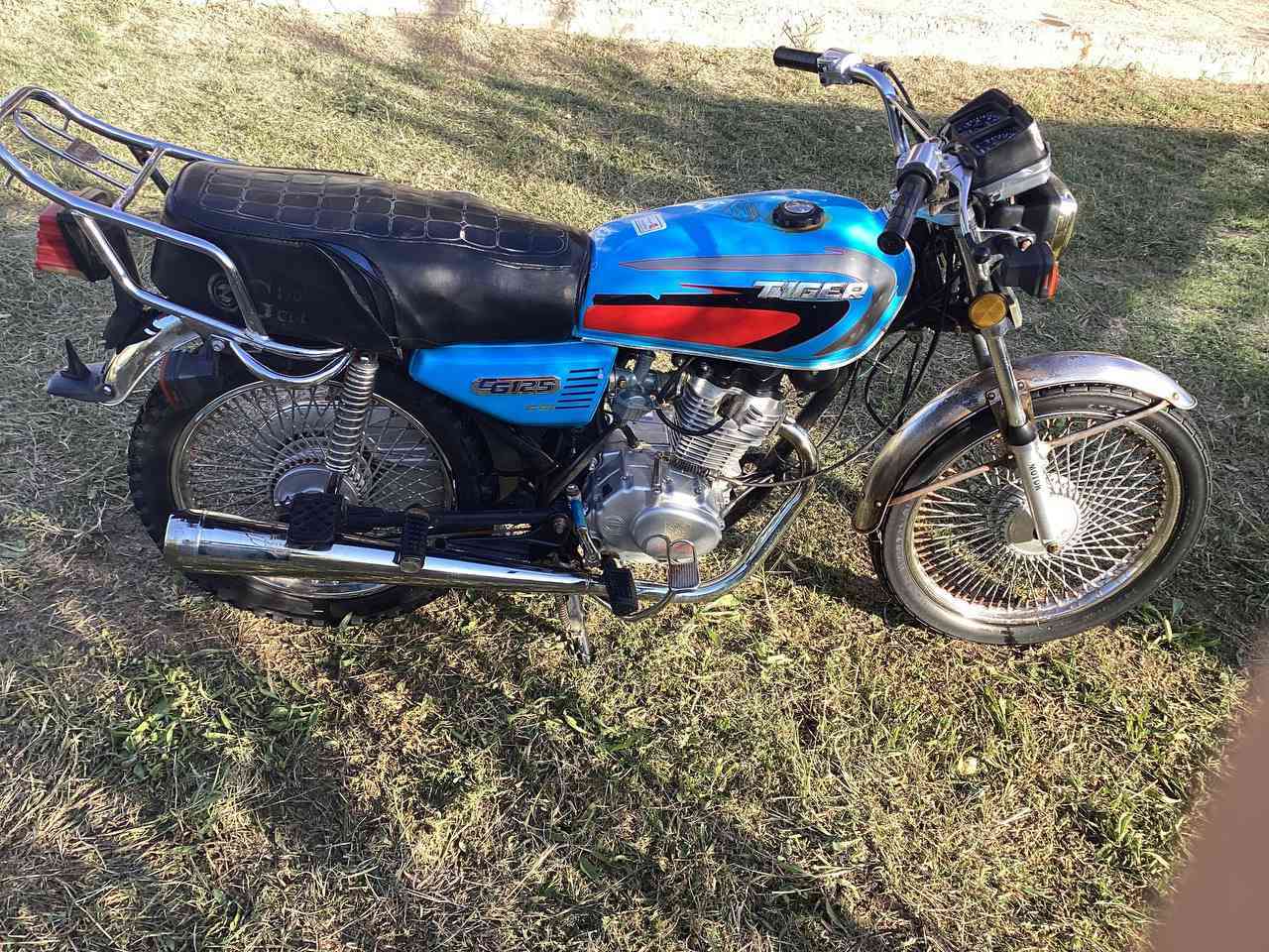 سلام عليكم دراجه تايگر 2021 الدراجه جديده وما مفتوحه  كهربائياته شغاله مكفوله عنواني ديوانيه دغاره السعر ٤٩٠ للأستفسار ***********
