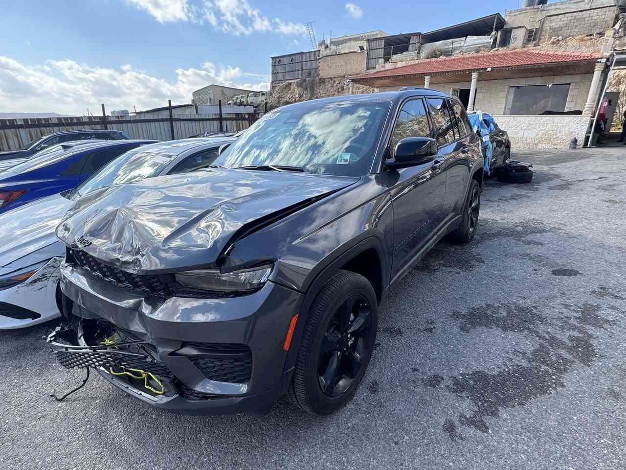 جيب شيروكي 2024 بلاك توب 
موجوده بل منطقه الحره
سلايت روف 
كشنات جلد شاموا
كشنات كهرباء
حساسات امامي خلفي
كامره متحركه 
سياره ماشاء الله لعابه
شغاله وماشيه
ايرباك دشبول وستيرن طاك

تدخل كتاب شهداء 
للاستفسار واتس اب***********
***********
