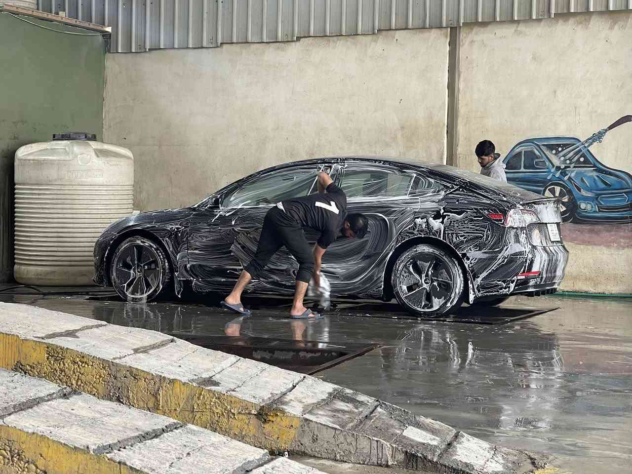 تيسلا 3 موديل 2022 دبل ماطور اون لان اخر تحديث بيه ومربوطة بالتلفون بسمي ماشية 120 الف كم صاره عندي اكثر من سنة صور الحادث ويه وتحتاج تلحيضات اخون السيارة ابيع احزام وبيه ضربة بالجاملغ الخلفي فوق ضربة القديمة مامصلحة السعر 150 اخون الله شاهد صار سنة ماصارف عليه الف خير من الله  وياه شاحنة اصلية 48 و شاحنة 16 متنقلة وادابتر ديسي مال شحن سريع  للاستفسار *********** وات ساب واتصال
