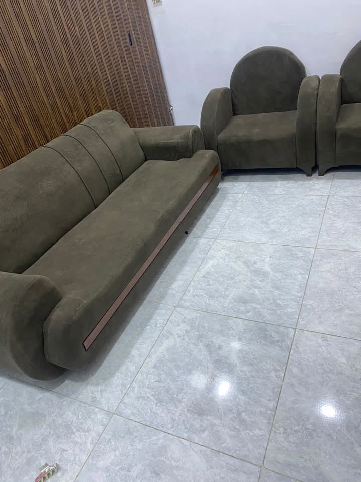 للبيع ب٤٠٠ بي مجال بسيط حي عسكري
***********
