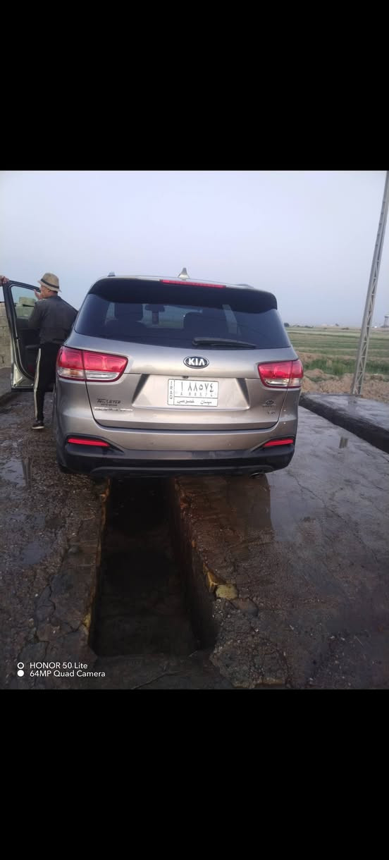 السلام عليكم سورنتو2017 وارد امريكي للبيع
موديل 2017 حادثها جدآ خفيف السيارة ليبل واحد وجديدة ع ايدي 

الالون رصاصي غير محدد

حادثها حافه جاملغ وحافه البنيد 

مكينه  Gdi   V6 بدون دوانز ومكينه تخبل 

ماشيه 90 الف 

رقم ميسان  بأسمي تحويل مباشر

شاديله لايت لد (زنون)

شاشه كبيره لمس

 كامره وحساسات خلفيه  

٧ راكب 

فول تحكم ستيرن  فور ويل مانع الانزلاق  كروز مثبت سرعه 

تبريد 3 قطع  

تخم تاير جديد 

صدر جديد 

مسوي ادامه كامله للسياره 

السياره نضيفه وما متعوبه  

السعر  200  

مكان السياره  ميسان  قضاء المجر الكبير 

للتواصل ***********        

متوفر واتساب
