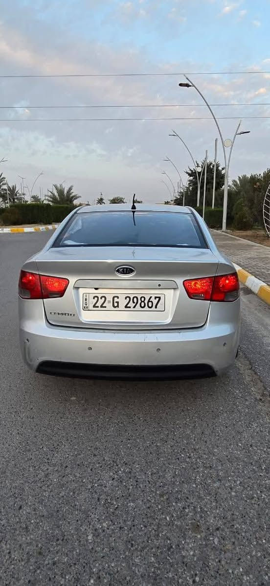 السلام عليكم 
للبيع 100 $
سيراتو  2012 خليجي 
محرك 1600 
7 نمره  تخم تايرات صدر حداديه كله مكفول كامره شاشه رادار 
مكفوله من الصبغ فقط بيها كم قطعه بارد عل وضعيتهن ممسويهن فول نضافه ومرتبه داخل لونين
شراي يتصل ويدلل 
***********
