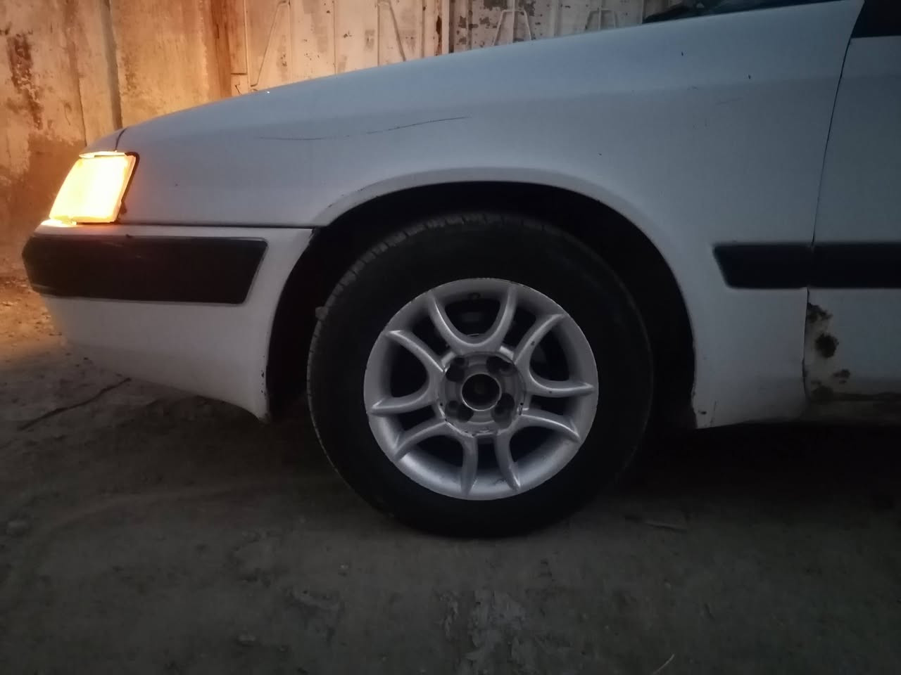 اسبرو  موديل94رقم بغداد سنويه صاقطه سياره بلاديه  محرك مسكر تبريد شغال  سياره بيه بس خياسات داير مثل ما ب الصوره موجود صدره نضيف مكينه وكير خير من الله مشروع وطني سياره مال جناي #السعر 27وبيها مجال قليل للاستفسار اتصل علئ 
الرقم *********** مكاني بابل. المركز
