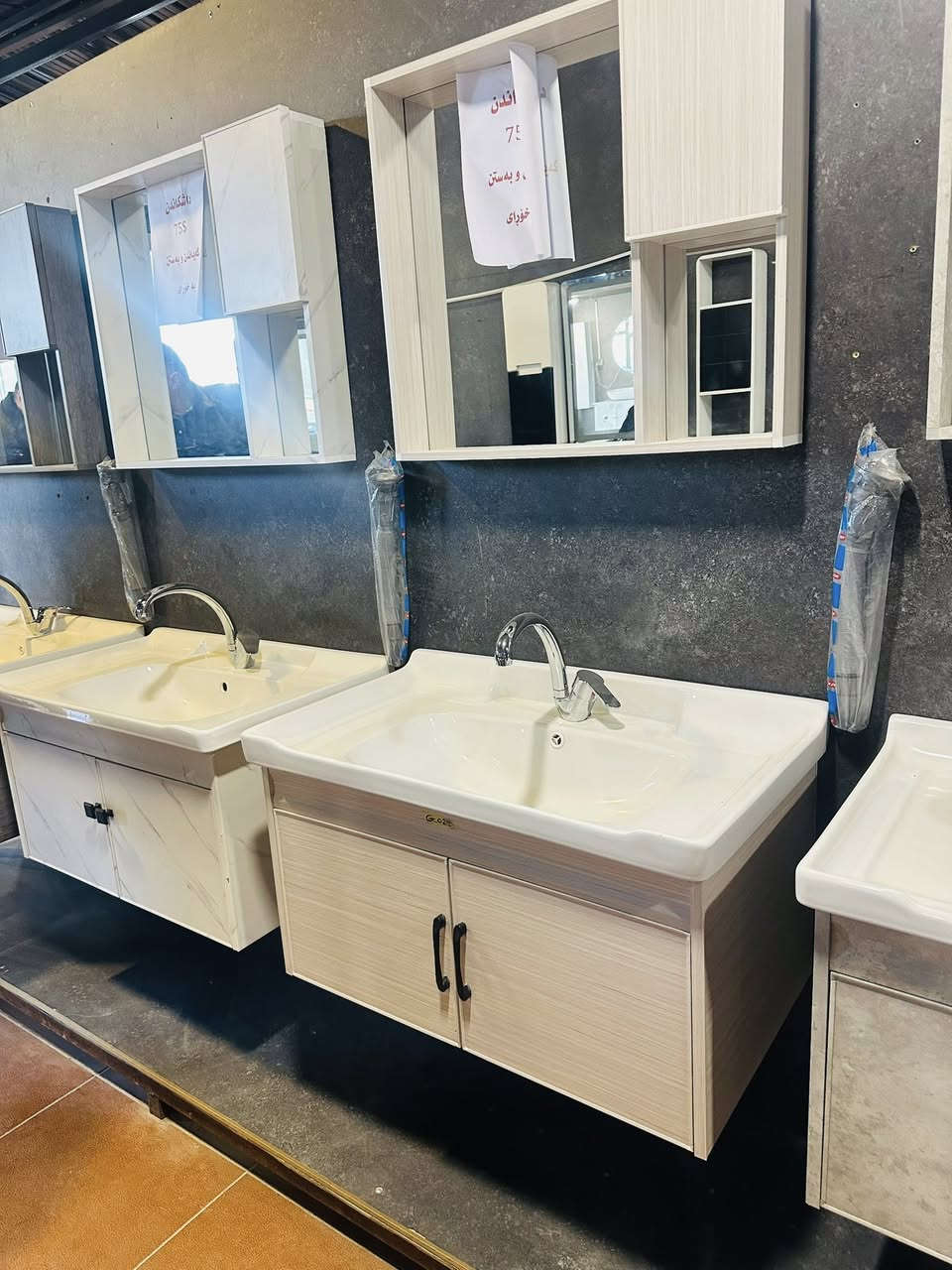 إلى وكلائنا في العراق وصول لدينا مغاسل تعليك ابيض وملون اسعار تنافسيه اصحاب محلات تجاريه في بابل ومحافظات العراق ***********
