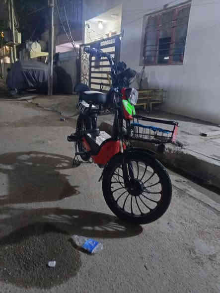 دراجة شحن للبيع مستعمله اقل من شهر
اربع بطاريات السرعة 46حقيقي 3سرع بس نقص اشارات امامي السعر 400وبيها مجال 
للاتصال *********** (أو واتساب)
***********
