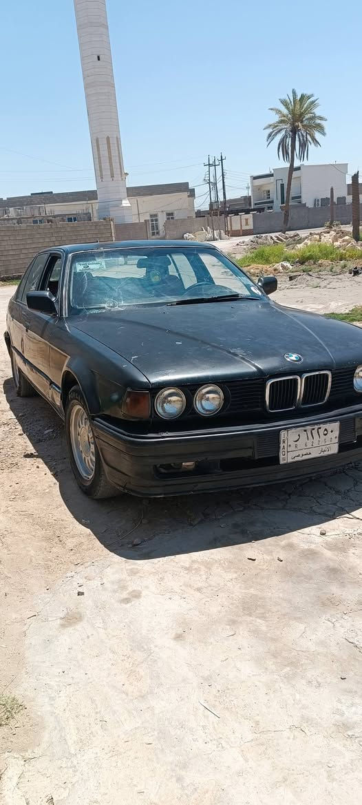 بيم موديل 91  كير مكينه جدد سياره بدون ضربه  داخل حلو نقص بس صبغ مكان السياره الرمادي  مراوس او بيع سعر 40  لل تواصل ***********
