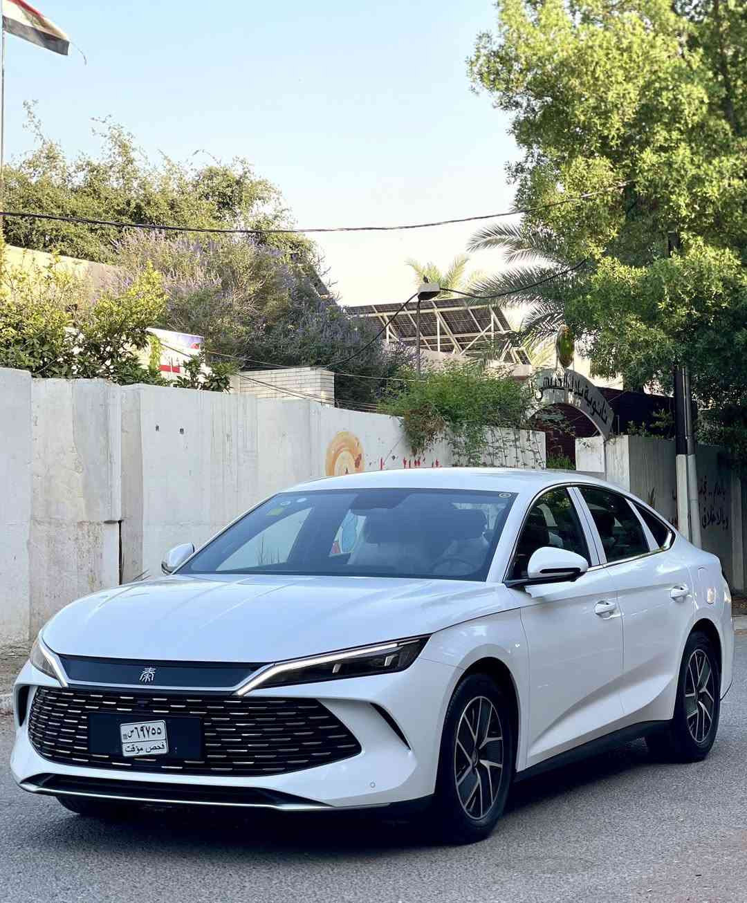 السلام عليكم 
اخر قطعه BYD كن الـ 2024
فول عدا الفتحه 
اربع كامرات
داخل زيتوني لونين
زيرو 
تترقم باسم المشتري 
السعر 24,600 
بغداد الكريعات 
هاتف ***********
